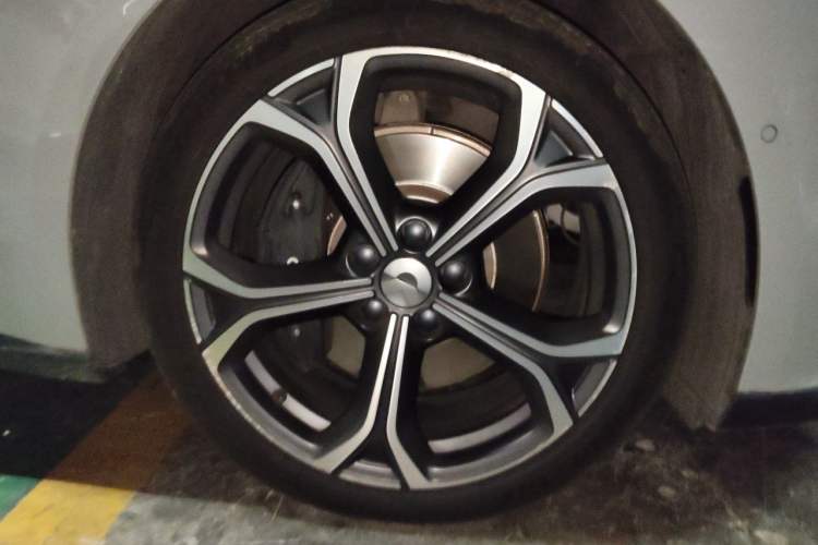 Used Nio ET5T 2023 75 kWh Touring Right Front Wheel Hub