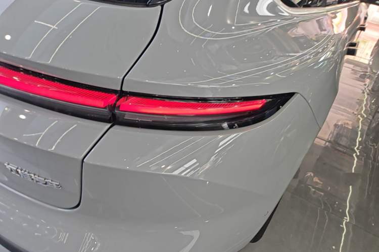 Used Nio ET5T 2023 75 kWh Touring Right Rear Taillight