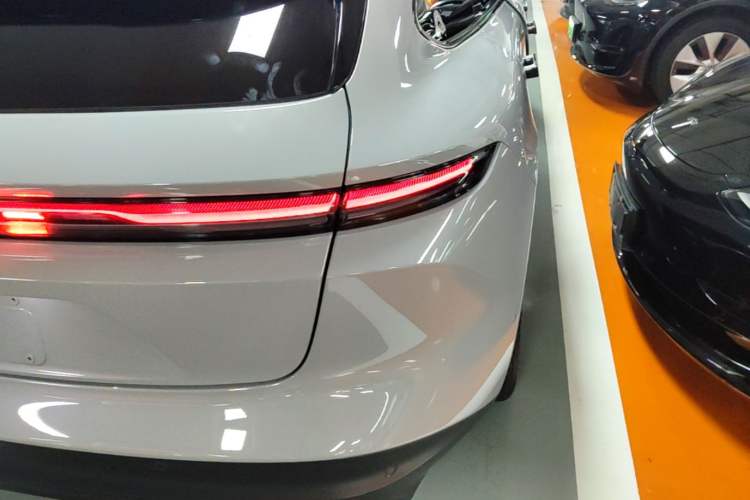 Used Nio ET5T 2023 75 kWh Touring Right Rear Taillight