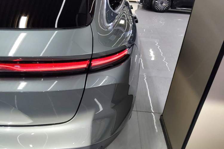 Used Nio ET5T 2023 75 kWh Touring Right Rear Taillight