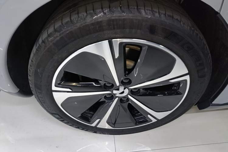 Used Nio ET5T 2023 75 kWh Touring Right Rear Wheel Hub