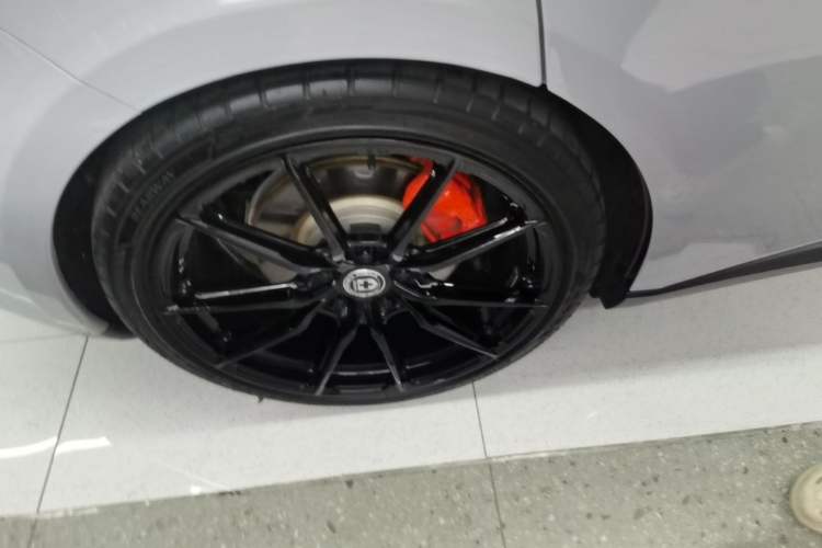 Used Nio ET5T 2023 75 kWh Touring Right Rear Wheel Hub