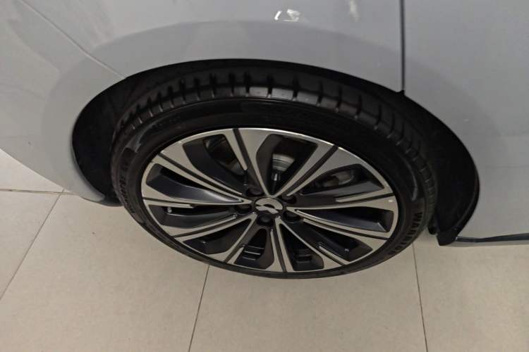 Used Nio ET5T 2023 75 kWh Touring Right Rear Wheel Hub