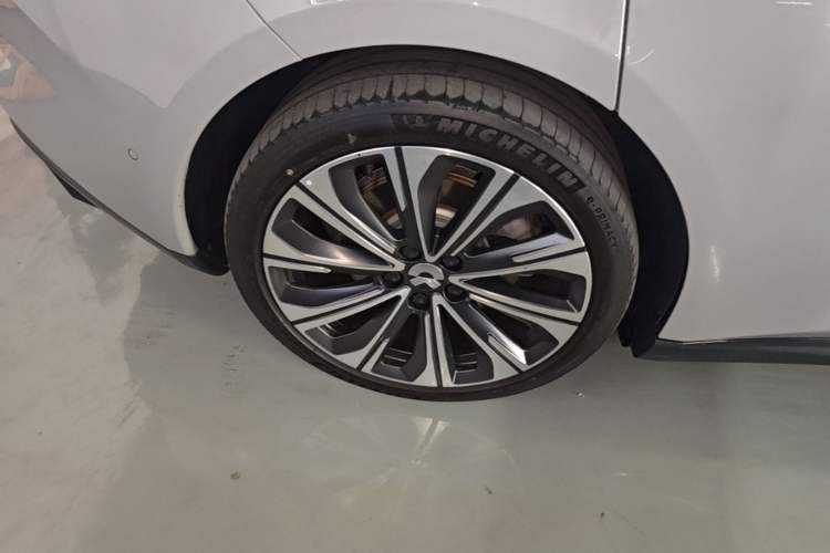 Used Nio ET5T 2023 75 kWh Touring Right Rear Wheel Hub