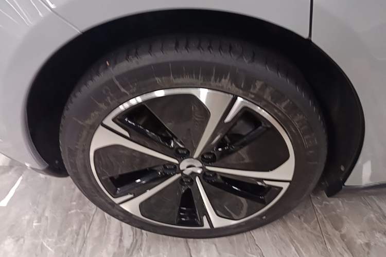 Used Nio ET5T 2023 75 kWh Touring Right Rear Wheel Hub