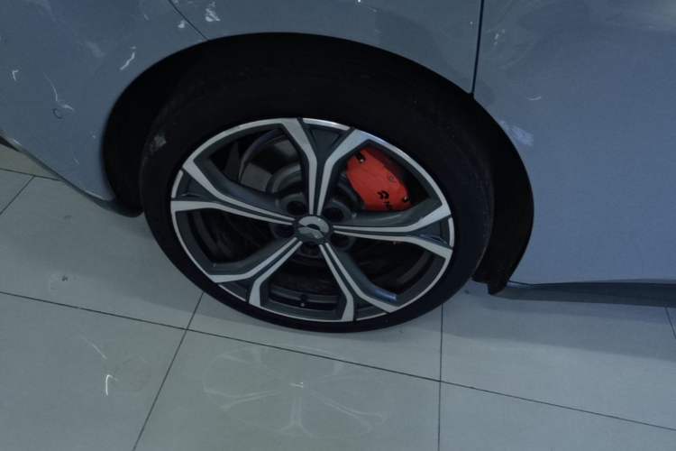Used Nio ET5T 2023 75 kWh Touring Right Rear Wheel Hub