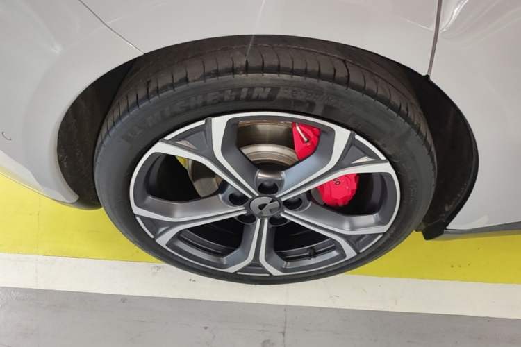 Used Nio ET5T 2023 75 kWh Touring Right Rear Wheel Hub