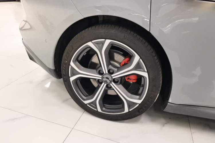 Used Nio ET5T 2023 75 kWh Touring Right Rear Wheel Hub