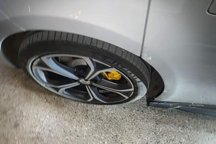 Used Nio ET5T 2023 75 kWh Touring Right Rear Wheel Hub