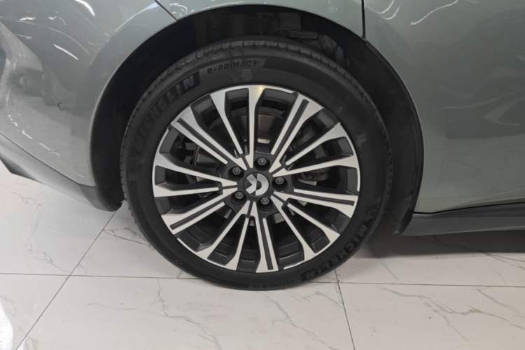 Used Nio ET5T 2023 75 kWh Touring Right Rear Wheel Hub