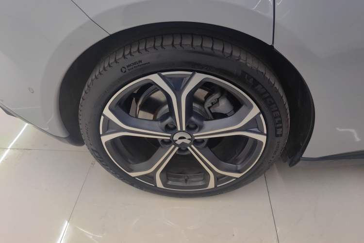 Used Nio ET5T 2023 75 kWh Touring Right Rear Wheel Hub
