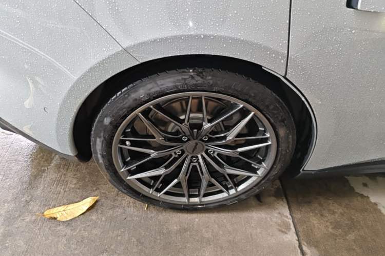 Used Nio ET5T 2023 75 kWh Touring Right Rear Wheel Hub