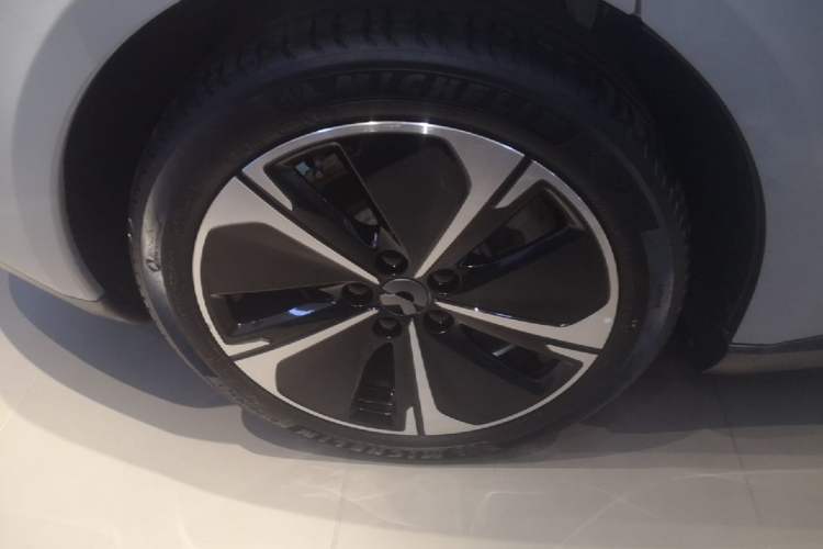 Used Nio ET5T 2023 75 kWh Touring Right Rear Wheel Hub