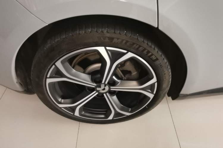 Used Nio ET5T 2023 75 kWh Touring Right Rear Wheel Hub