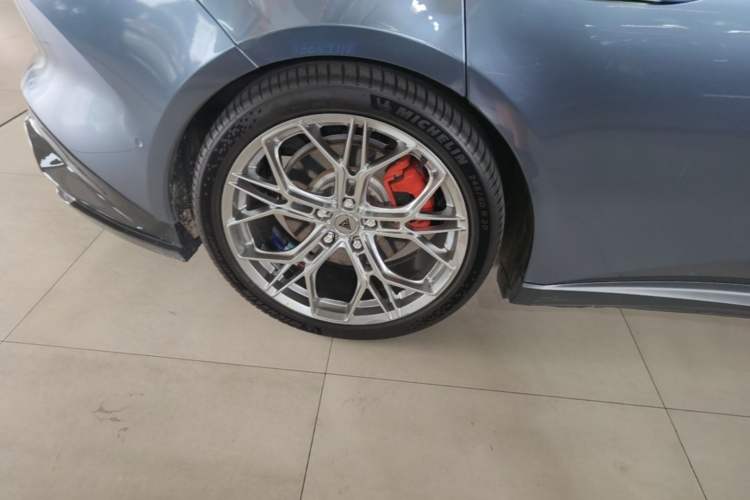 Used Nio ET5T 2023 75 kWh Touring Right Rear Wheel Hub