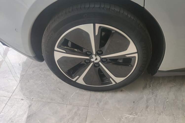 Used Nio ET5T 2023 75 kWh Touring Right Rear Wheel Hub