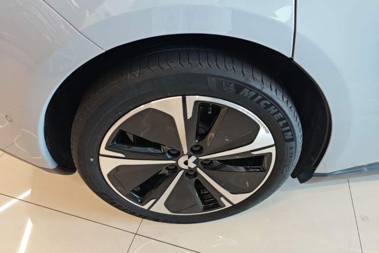 Used Nio ET5T 2023 75 kWh Touring Right Rear Wheel Hub