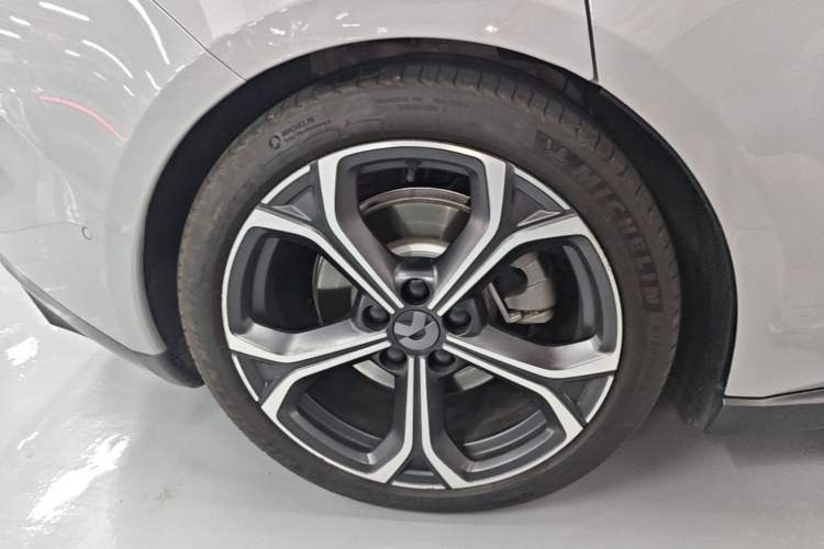 Used Nio ET5T 2023 75 kWh Touring Right Rear Wheel Hub