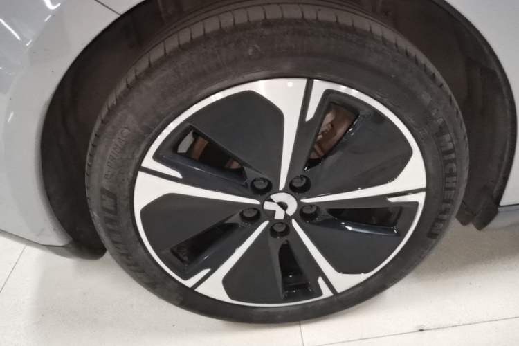 Used Nio ET5T 2023 75 kWh Touring Right Rear Wheel Hub
