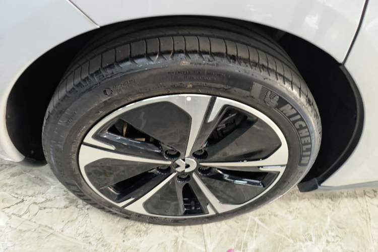 Used Nio ET5T 2023 75 kWh Touring Right Rear Wheel Hub