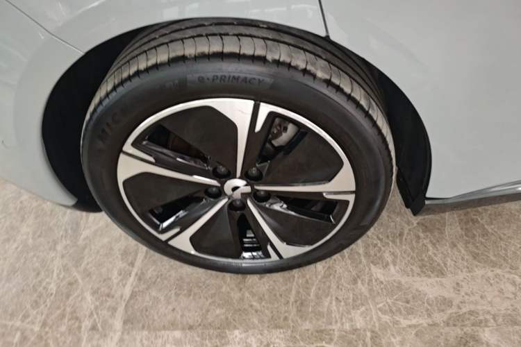 Used Nio ET5T 2023 75 kWh Touring Right Rear Wheel Hub