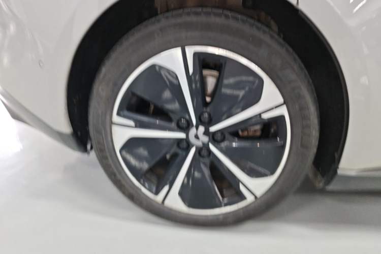 Used Nio ET5T 2023 75 kWh Touring Right Rear Wheel Hub