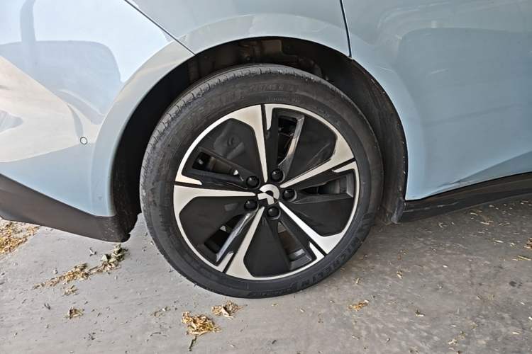 Used Nio ET5T 2023 75 kWh Touring Right Rear Wheel Hub