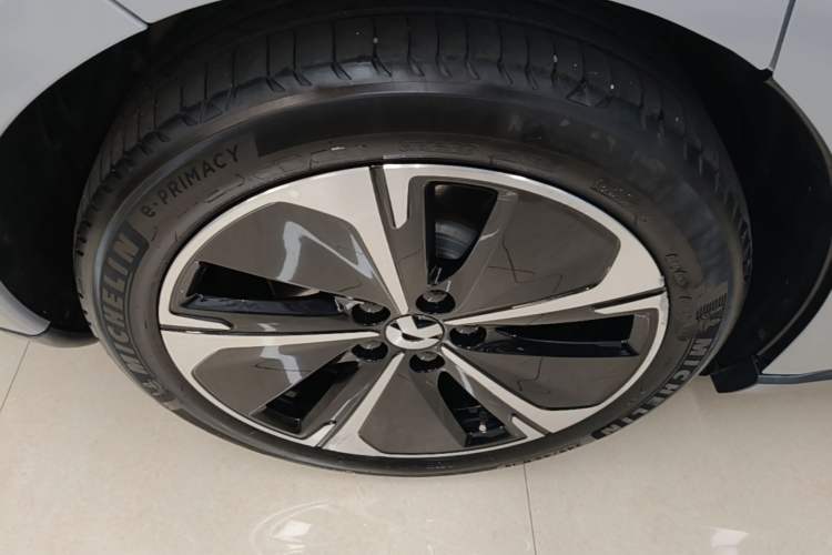 Used Nio ET5T 2023 75 kWh Touring Right Rear Wheel Hub