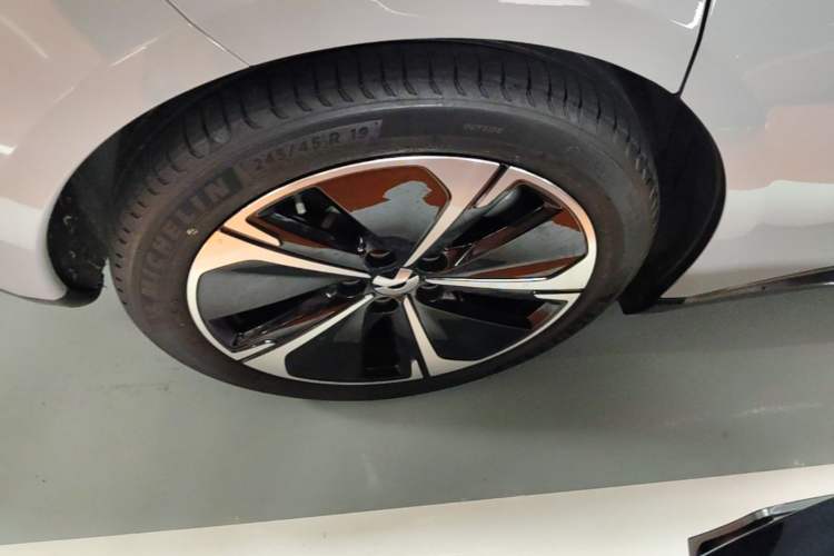 Used Nio ET5T 2023 75 kWh Touring Right Rear Wheel Hub