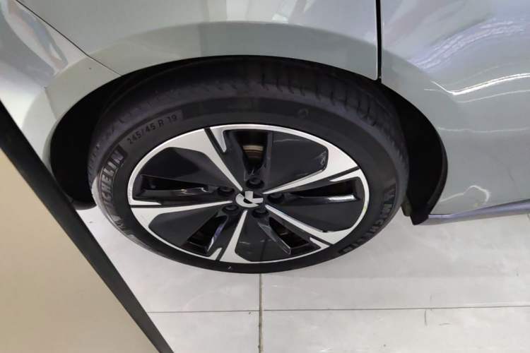 Used Nio ET5T 2023 75 kWh Touring Right Rear Wheel Hub