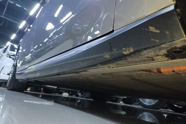 Used Nio ET5T 2023 75 kWh Touring Right Side Sill