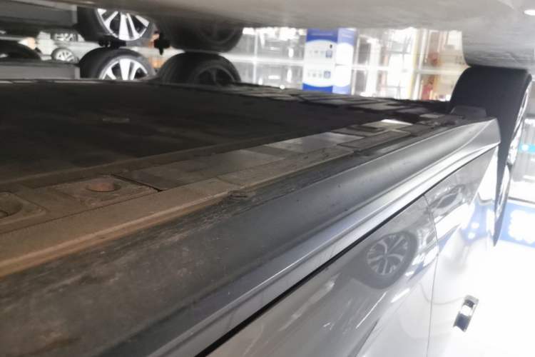 Used Nio ET5T 2023 75 kWh Touring Right Side Sill