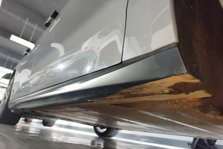 Used Nio ET5T 2023 75 kWh Touring Right Side Sill