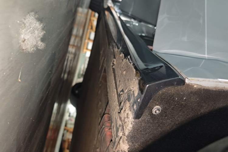 Used Nio ET5T 2023 75 kWh Touring Right Side Sill