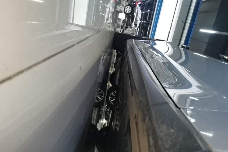 Used Nio ET5T 2023 75 kWh Touring Right Side Sill