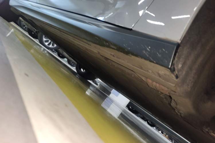 Used Nio ET5T 2023 75 kWh Touring Right Side Sill