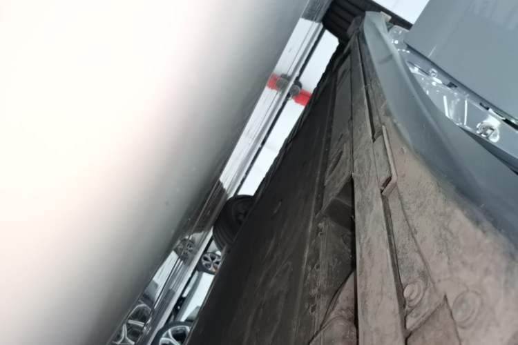 Used Nio ET5T 2023 75 kWh Touring Right Side Sill