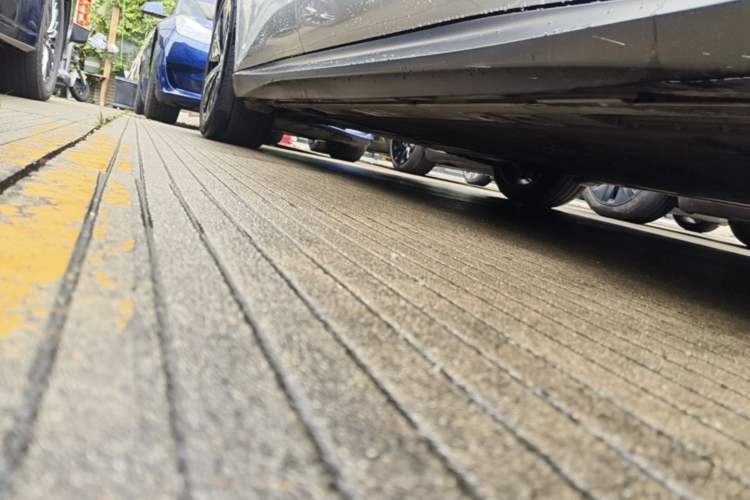 Used Nio ET5T 2023 75 kWh Touring Right Side Sill