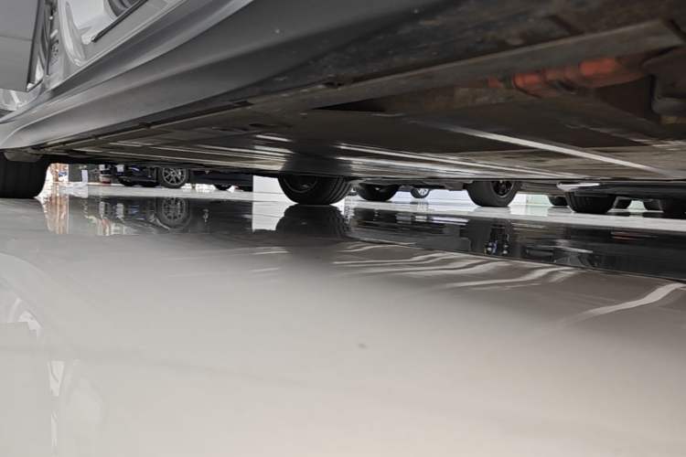 Used Nio ET5T 2023 75 kWh Touring Right Side Sill