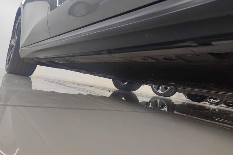 Used Nio ET5T 2023 75 kWh Touring Right Side Sill