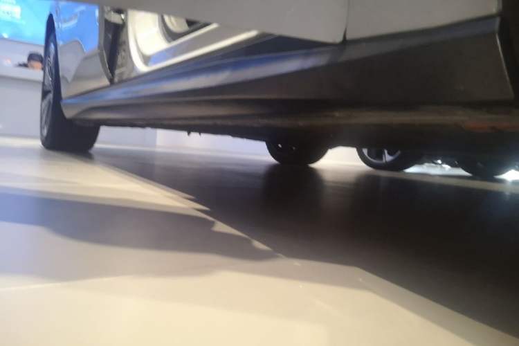 Used Nio ET5T 2023 75 kWh Touring Right Side Sill
