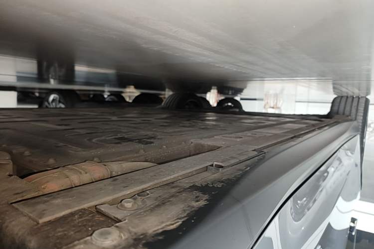 Used Nio ET5T 2023 75 kWh Touring Right Side Sill