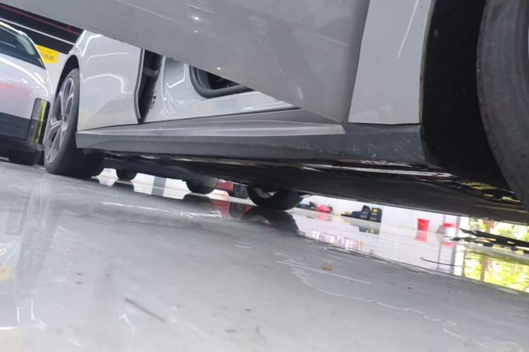 Used Nio ET5T 2023 75 kWh Touring Right Side Sill