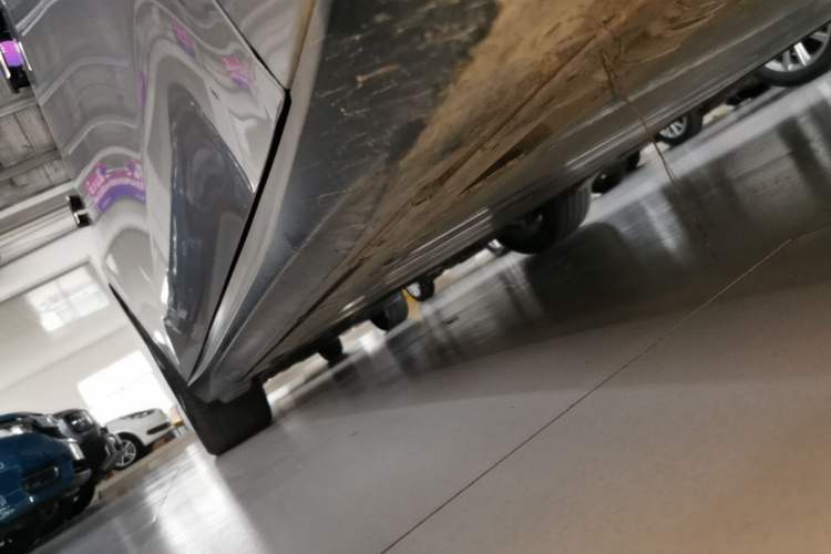 Used Nio ET5T 2023 75 kWh Touring Right Side Sill
