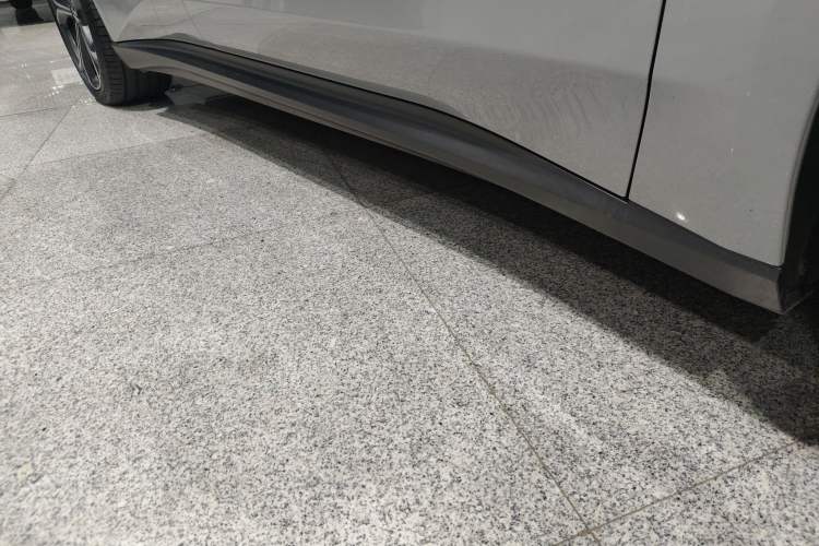 Used Nio ET5T 2023 75 kWh Touring Right Side Sill