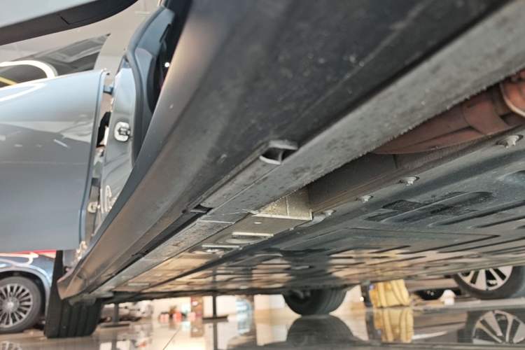 Used Nio ET5T 2023 75 kWh Touring Right Side Sill