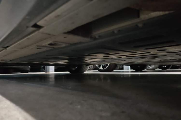 Used Nio ET5T 2023 75 kWh Touring Right Side Sill