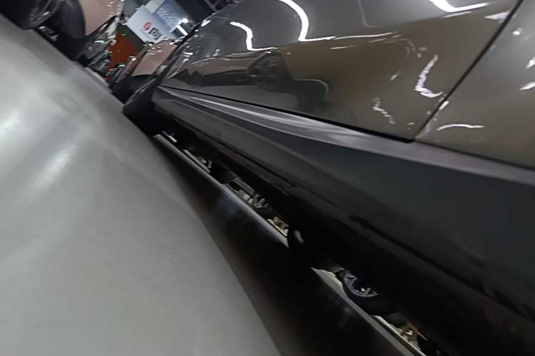 Used Nio ET5T 2023 75 kWh Touring Right Side Sill