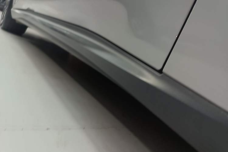 Used Nio ET5T 2023 75 kWh Touring Right Side Sill