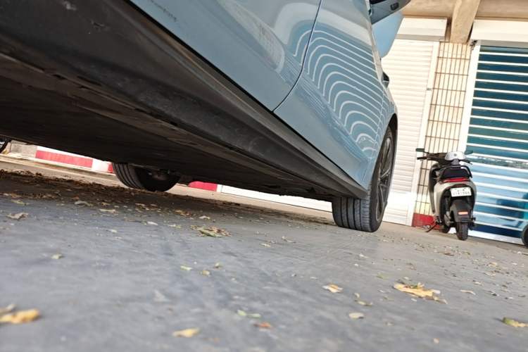 Used Nio ET5T 2023 75 kWh Touring Right Side Sill